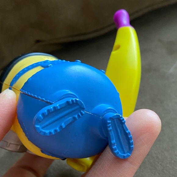 McDonald’s 2017 Minion with Banana Shooter Toy Kids Happy Meal Action Figure EUC - Picture 6 of 7